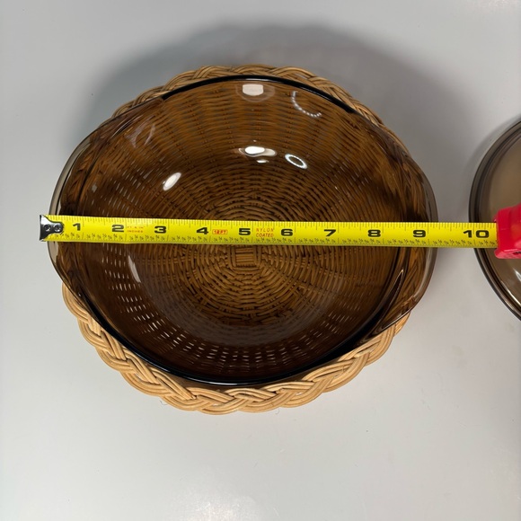 Pyrex Brown Glass Casserole Dish with Wicker Holder - Picture 9 of 9